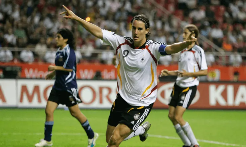 FAMOUS WOMEN SOCCER PLAYERS 